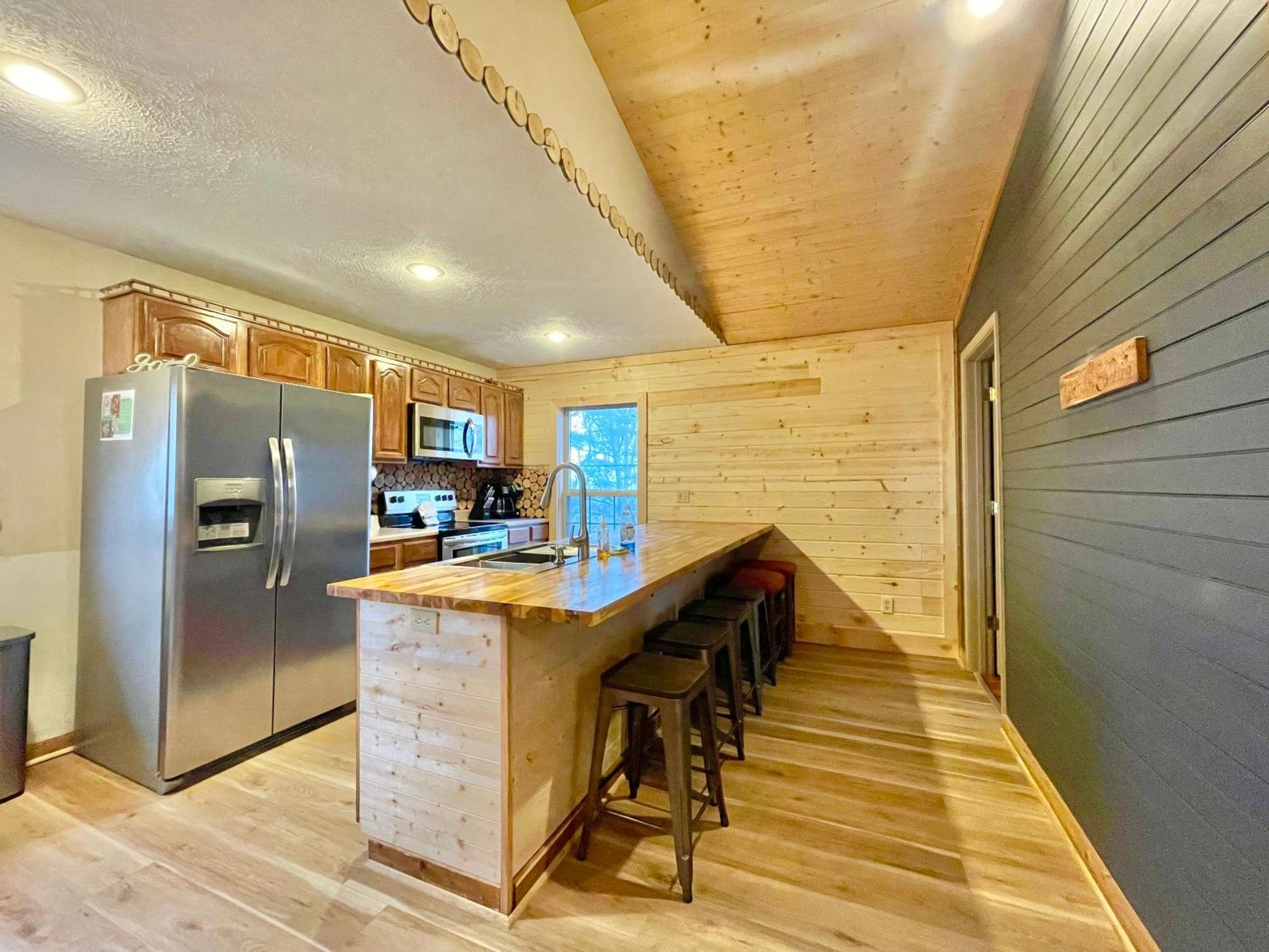 Lazy Bear Cabin Sevierville Exterior photo